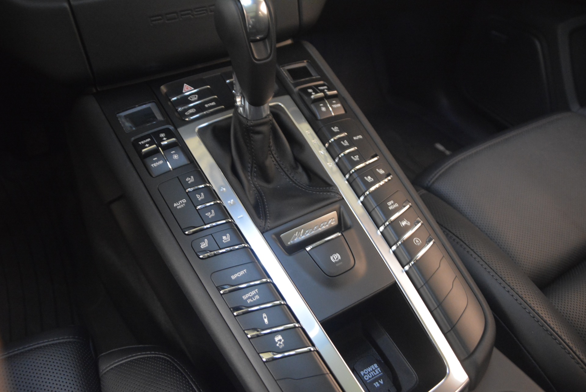 Pre-Owned 2016 Porsche Macan Turbo For Sale (Special Pricing