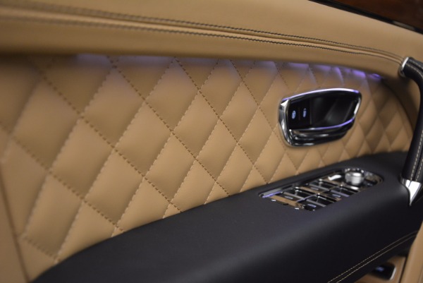 New 2018 Bentley Bentayga W12 Signature for sale Sold at Maserati of Greenwich in Greenwich CT 06830 18