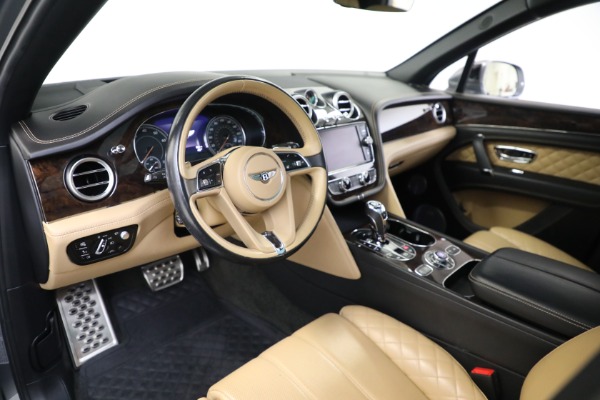Used 2018 Bentley Bentayga W12 Signature Edition for sale Sold at Maserati of Greenwich in Greenwich CT 06830 17