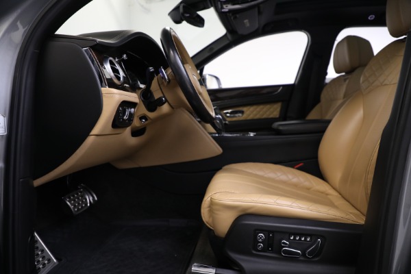 Used 2018 Bentley Bentayga W12 Signature Edition for sale Sold at Maserati of Greenwich in Greenwich CT 06830 18
