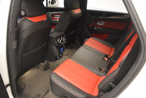 Used 2018 Bentley Bentayga Onyx for sale $159,900 at Maserati of Greenwich in Greenwich CT 06830 22