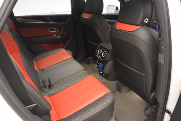 Used 2018 Bentley Bentayga Onyx for sale $159,900 at Maserati of Greenwich in Greenwich CT 06830 24