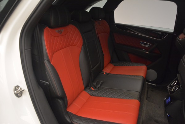 Used 2018 Bentley Bentayga Onyx for sale $159,900 at Maserati of Greenwich in Greenwich CT 06830 25