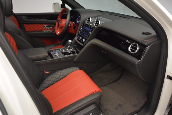 Used 2018 Bentley Bentayga Onyx for sale $159,900 at Maserati of Greenwich in Greenwich CT 06830 26