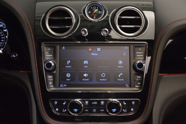 Used 2018 Bentley Bentayga Onyx for sale $159,900 at Maserati of Greenwich in Greenwich CT 06830 28