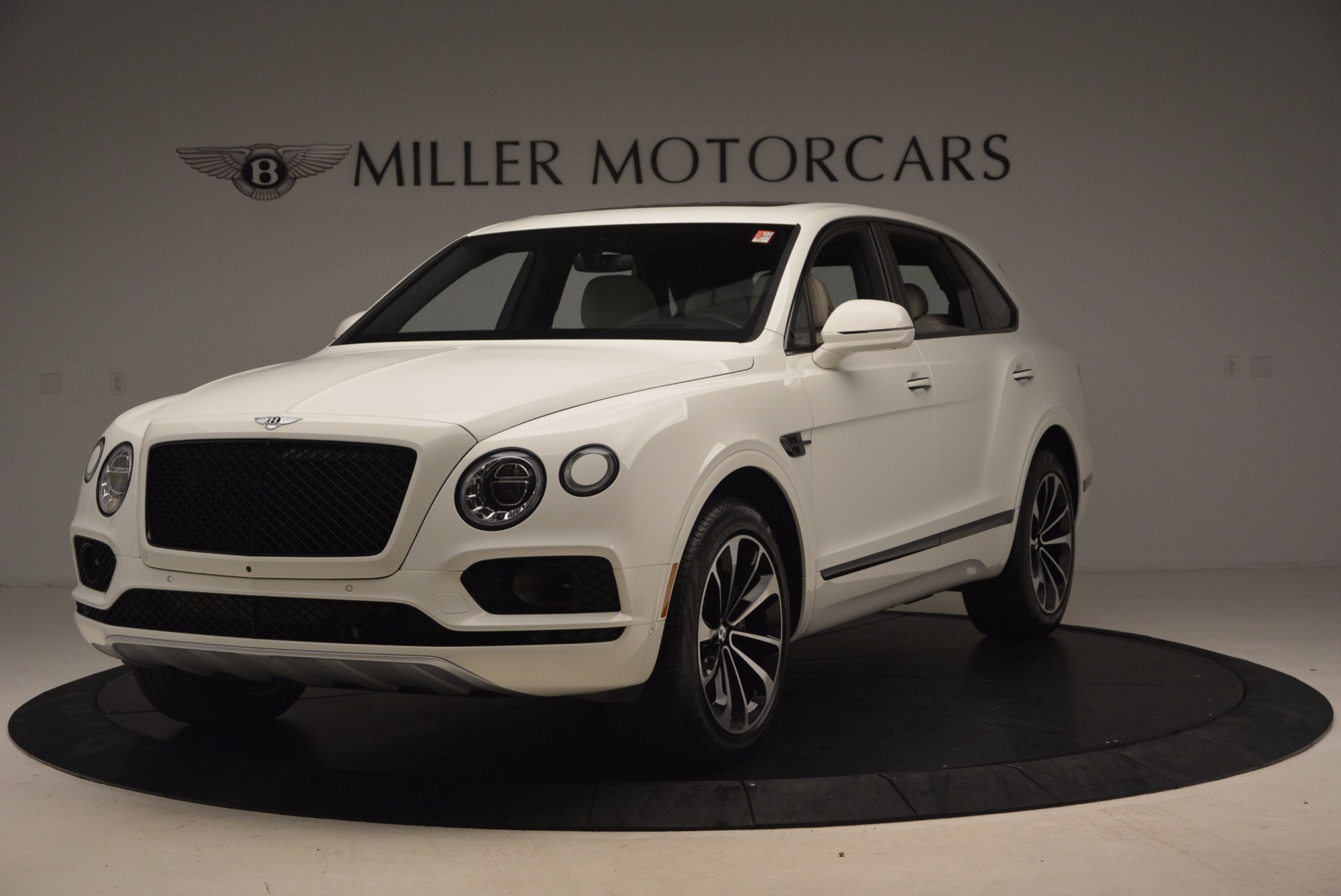 Used 2018 Bentley Bentayga Onyx for sale Sold at Maserati of Greenwich in Greenwich CT 06830 1
