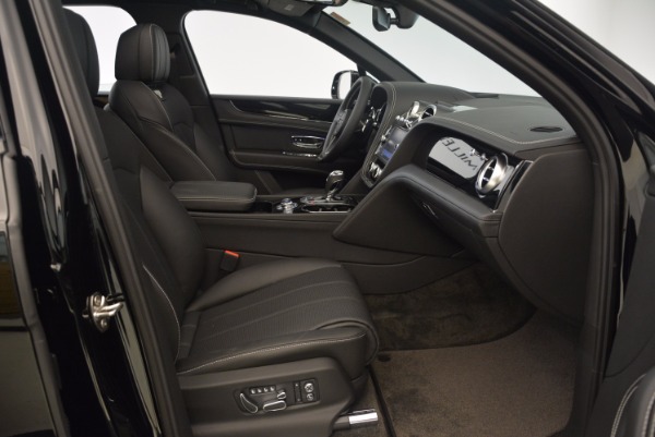Used 2018 Bentley Bentayga Onyx for sale $145,900 at Maserati of Greenwich in Greenwich CT 06830 27