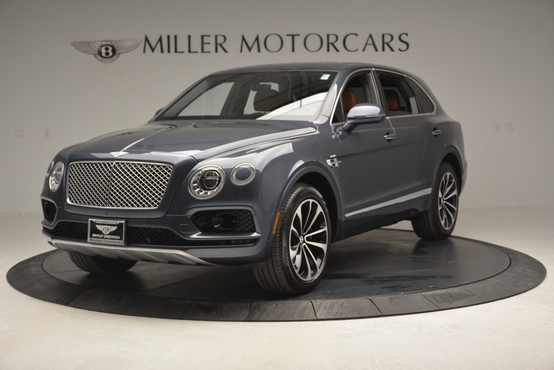 Used 2018 Bentley Bentayga Onyx for sale Sold at Maserati of Greenwich in Greenwich CT 06830 1