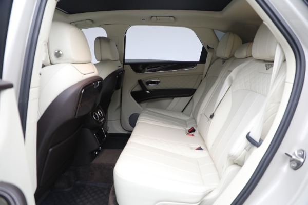 Used 2018 Bentley Bentayga Signature Edition for sale Sold at Maserati of Greenwich in Greenwich CT 06830 18