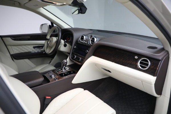 Used 2018 Bentley Bentayga Signature Edition for sale Sold at Maserati of Greenwich in Greenwich CT 06830 20