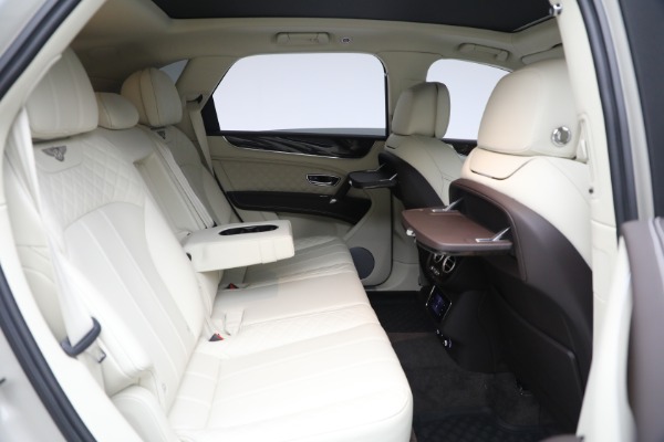 Used 2018 Bentley Bentayga Signature Edition for sale Sold at Maserati of Greenwich in Greenwich CT 06830 24