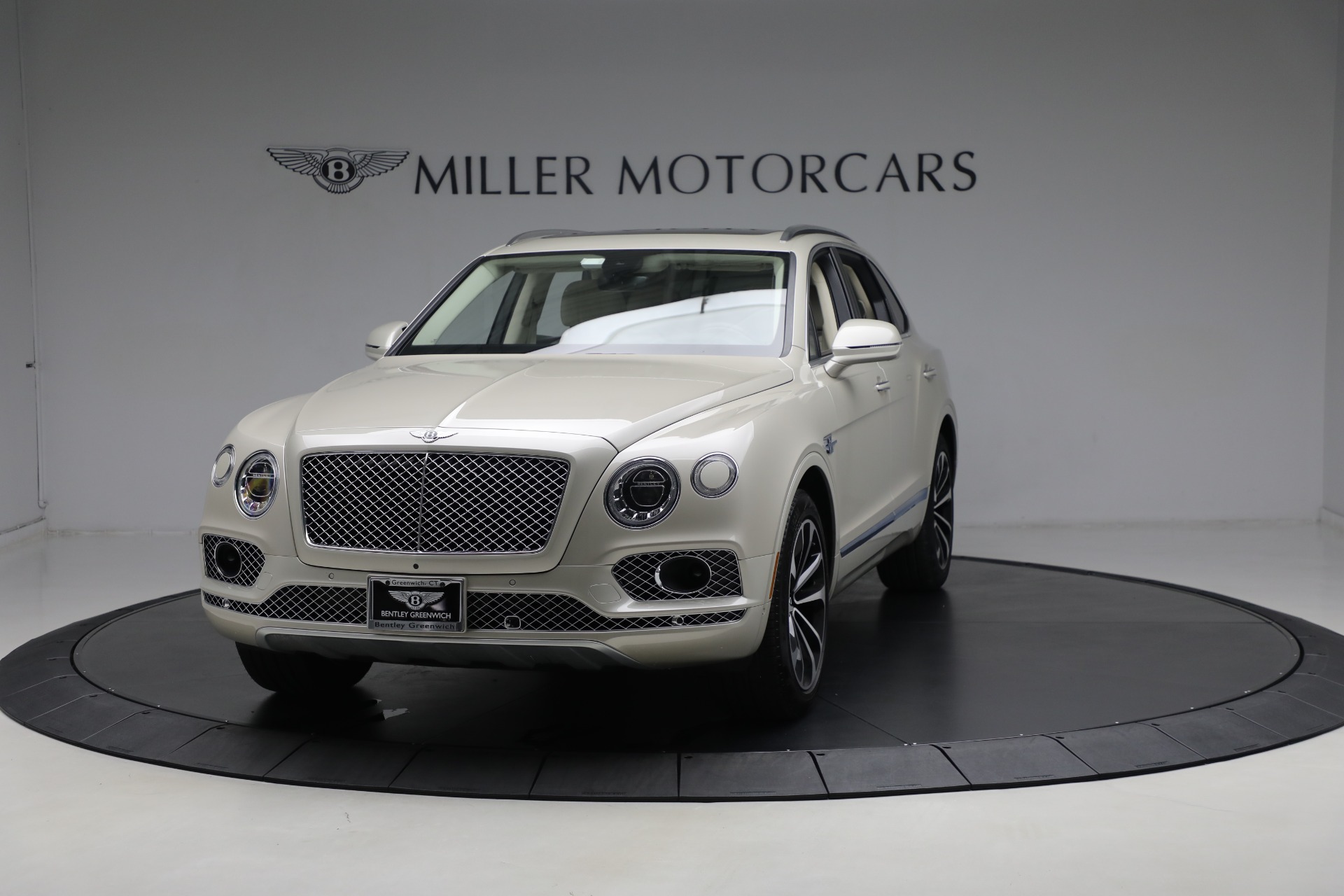 Used 2018 Bentley Bentayga Signature Edition for sale Sold at Maserati of Greenwich in Greenwich CT 06830 1