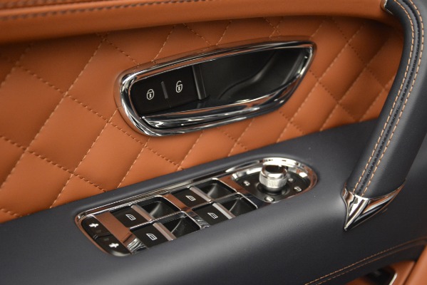 Used 2018 Bentley Bentayga Signature for sale Sold at Maserati of Greenwich in Greenwich CT 06830 19