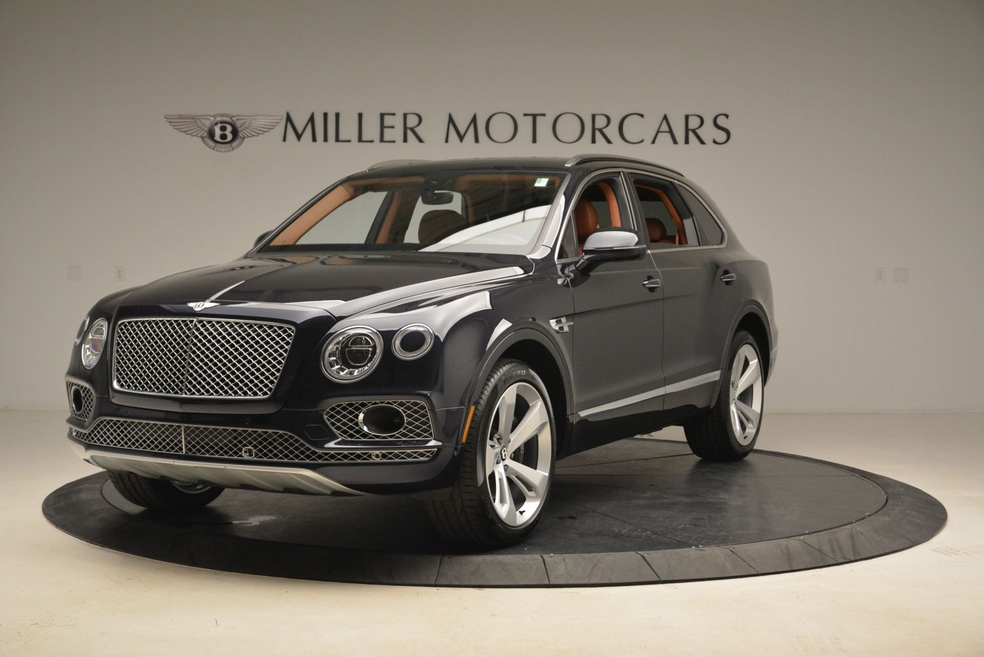 Used 2018 Bentley Bentayga W12 Signature for sale Sold at Maserati of Greenwich in Greenwich CT 06830 1