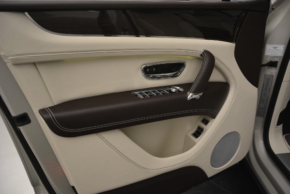 Used 2019 Bentley Bentayga V8 for sale $169,900 at Maserati of Greenwich in Greenwich CT 06830 16
