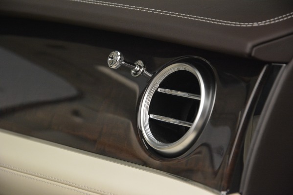 Used 2019 Bentley Bentayga V8 for sale $169,900 at Maserati of Greenwich in Greenwich CT 06830 22