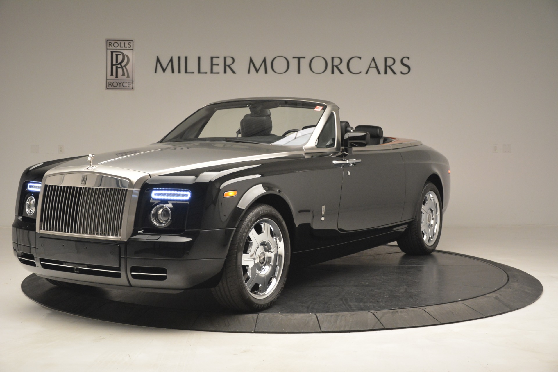 Đánh Giá RollsRoyce Phantom 2008 và Giá Bán Hiện Nay  Thế Giới RollsRoyce