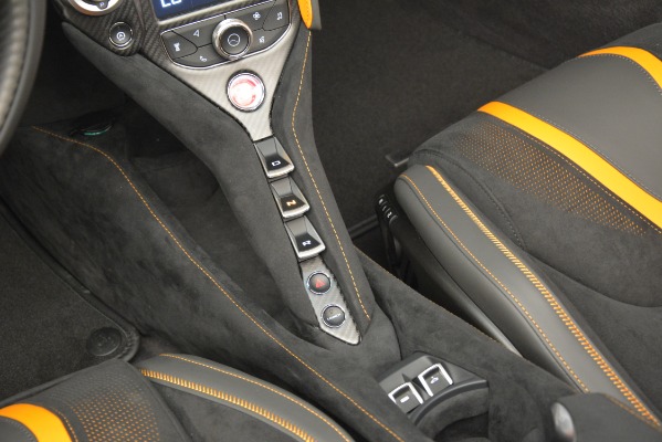 New 2020 McLaren 720S SPIDER Convertible for sale $407,450 at Maserati of Greenwich in Greenwich CT 06830 28