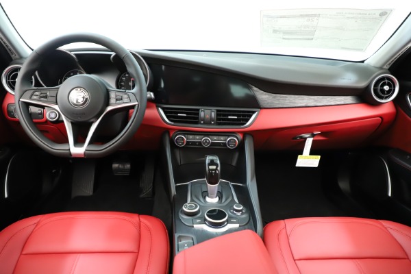 New 2019 Alfa Romeo Giulia Q4 for sale Sold at Maserati of Greenwich in Greenwich CT 06830 17