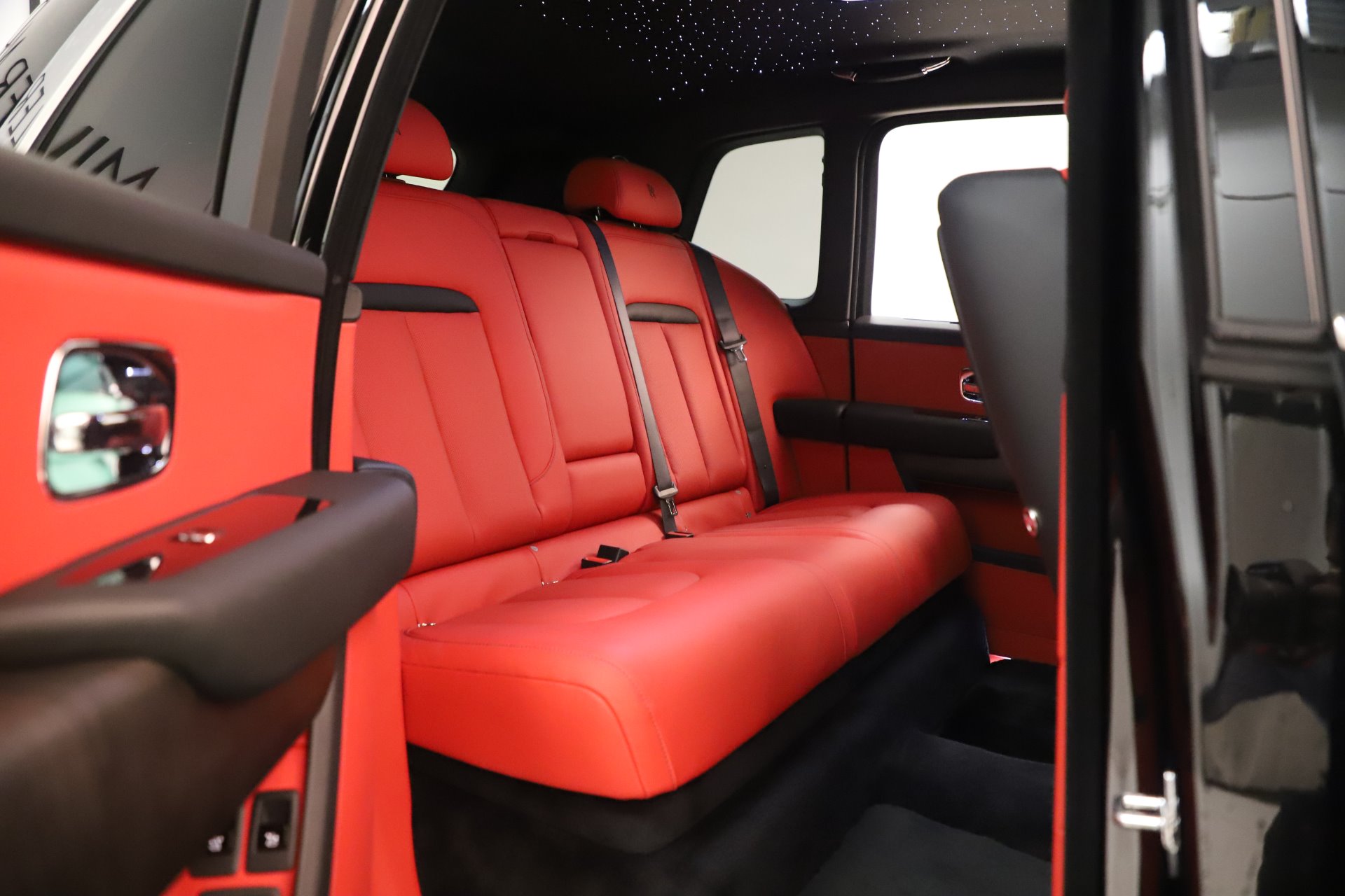 RollsRoyce Cullinan mới nhất Việt Nam với nội thất độc bất ngờ xuất hiện  tại Thái Nguyên chi tiết biển số gây tò mò