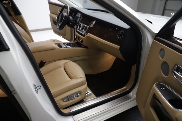 Used 2015 Rolls-Royce Ghost for sale Sold at Maserati of Greenwich in Greenwich CT 06830 24