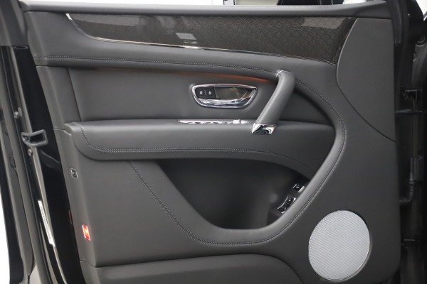 New 2020 Bentley Bentayga V8 Design Series for sale $216,860 at Maserati of Greenwich in Greenwich CT 06830 17