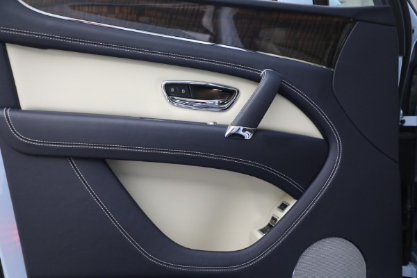 Used 2020 Bentley Bentayga V8 for sale $129,900 at Maserati of Greenwich in Greenwich CT 06830 26