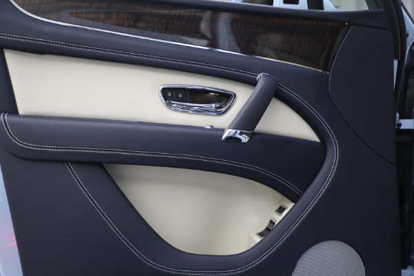 Used 2020 Bentley Bentayga V8 for sale $129,900 at Maserati of Greenwich in Greenwich CT 06830 27