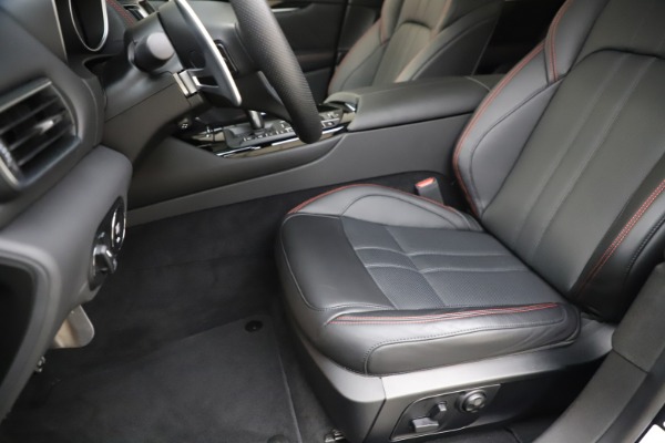 New 2019 Maserati Levante Q4 GranSport for sale Call for price at Maserati of Greenwich in Greenwich CT 06830 15