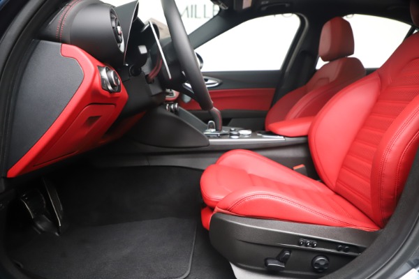 New 2020 Alfa Romeo Giulia Ti Sport Q4 for sale $53,790 at Maserati of Greenwich in Greenwich CT 06830 14