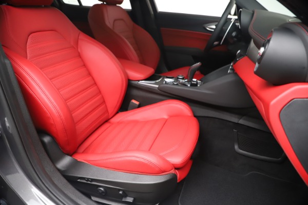 New 2020 Alfa Romeo Giulia Ti Sport Q4 for sale $53,790 at Maserati of Greenwich in Greenwich CT 06830 24