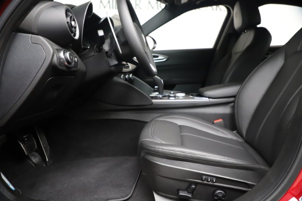New 2020 Alfa Romeo Giulia Sport Q4 for sale $47,790 at Maserati of Greenwich in Greenwich CT 06830 14