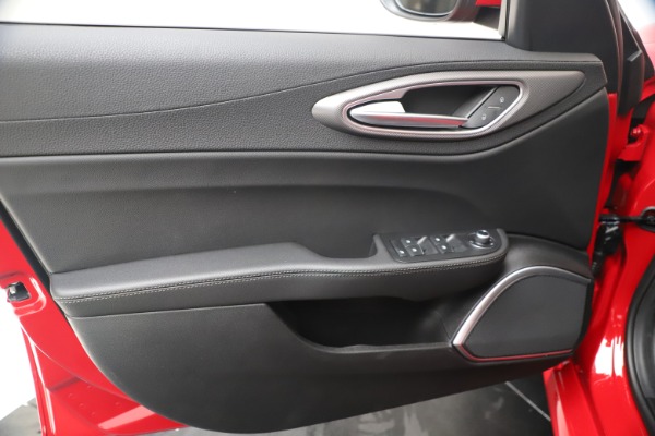 New 2020 Alfa Romeo Giulia Sport Q4 for sale $47,790 at Maserati of Greenwich in Greenwich CT 06830 17