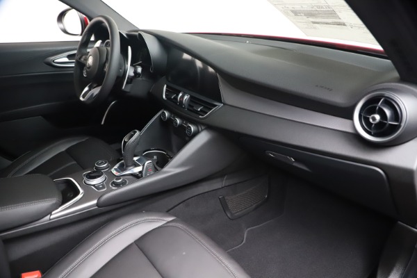 New 2020 Alfa Romeo Giulia Sport Q4 for sale $47,790 at Maserati of Greenwich in Greenwich CT 06830 22