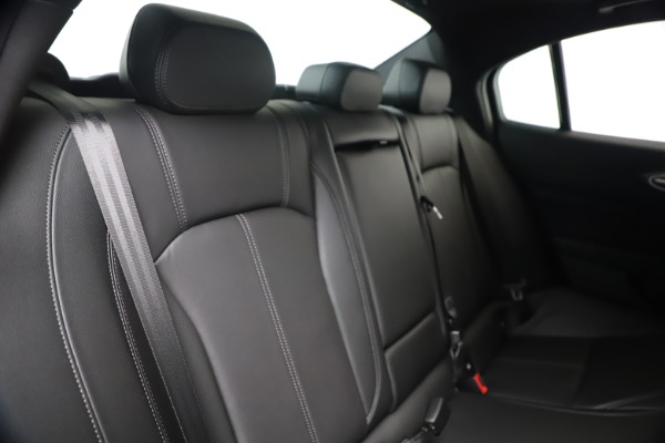 New 2020 Alfa Romeo Giulia Sport Q4 for sale $47,790 at Maserati of Greenwich in Greenwich CT 06830 26