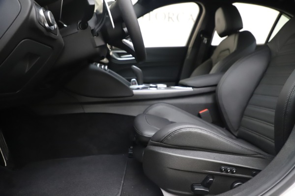 New 2020 Alfa Romeo Giulia Ti Sport Q4 for sale $51,590 at Maserati of Greenwich in Greenwich CT 06830 14