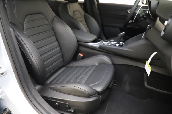 New 2020 Alfa Romeo Giulia Ti Sport Q4 for sale $51,590 at Maserati of Greenwich in Greenwich CT 06830 24