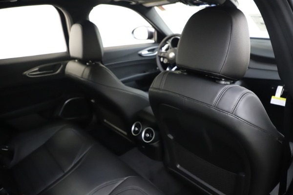 New 2020 Alfa Romeo Giulia Ti Sport Q4 for sale $51,590 at Maserati of Greenwich in Greenwich CT 06830 28