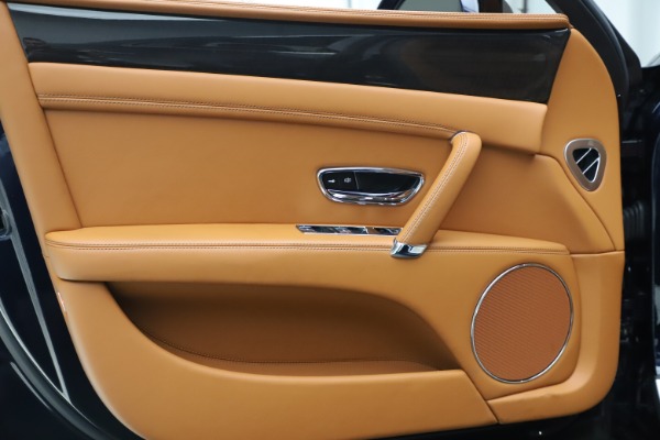 Used 2016 Bentley Flying Spur V8 for sale $114,900 at Maserati of Greenwich in Greenwich CT 06830 16