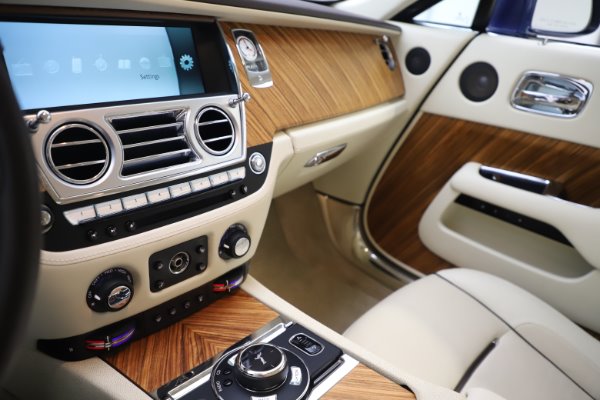 Used 2015 Rolls-Royce Wraith for sale $169,900 at Maserati of Greenwich in Greenwich CT 06830 18
