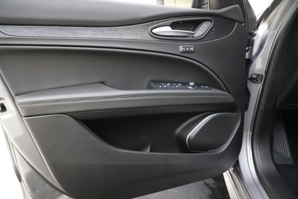 New 2020 Alfa Romeo Stelvio Sport Q4 for sale $51,095 at Maserati of Greenwich in Greenwich CT 06830 17