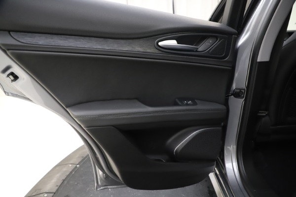 New 2020 Alfa Romeo Stelvio Sport Q4 for sale $51,095 at Maserati of Greenwich in Greenwich CT 06830 21