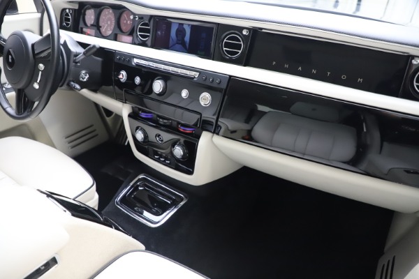 Used 2013 Rolls-Royce Phantom for sale Sold at Maserati of Greenwich in Greenwich CT 06830 23