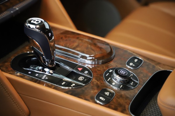 Used 2017 Bentley Bentayga W12 for sale $135,900 at Maserati of Greenwich in Greenwich CT 06830 26