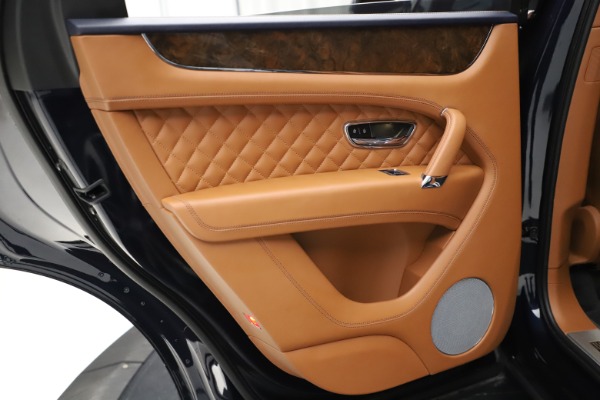 Used 2017 Bentley Bentayga W12 for sale $135,900 at Maserati of Greenwich in Greenwich CT 06830 28