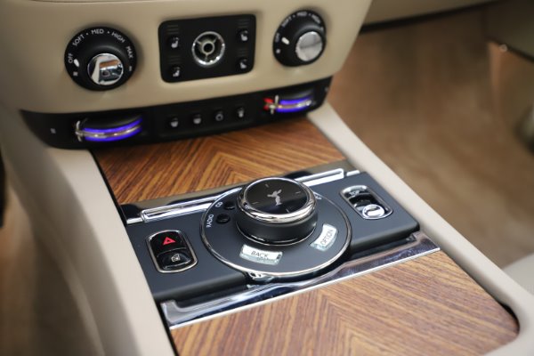 Used 2016 Rolls-Royce Dawn for sale $239,900 at Maserati of Greenwich in Greenwich CT 06830 27