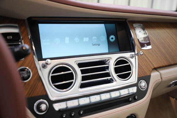 Used 2016 Rolls-Royce Dawn for sale $239,900 at Maserati of Greenwich in Greenwich CT 06830 28