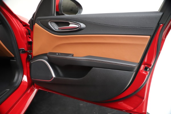 New 2020 Alfa Romeo Giulia Q4 for sale $46,395 at Maserati of Greenwich in Greenwich CT 06830 25