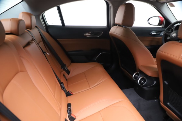 New 2020 Alfa Romeo Giulia Q4 for sale $46,395 at Maserati of Greenwich in Greenwich CT 06830 27