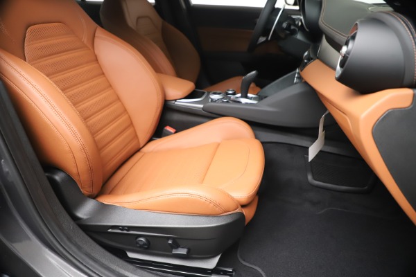New 2020 Alfa Romeo Giulia Ti Sport Q4 for sale Sold at Maserati of Greenwich in Greenwich CT 06830 24